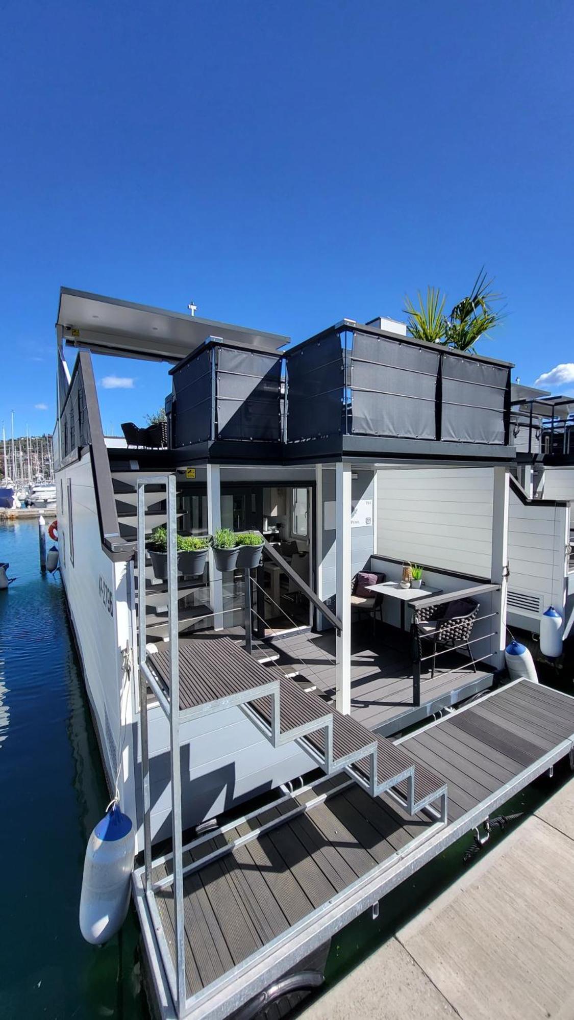 Апартаменты Floating House - Marina Pearl Порторож Экстерьер фото